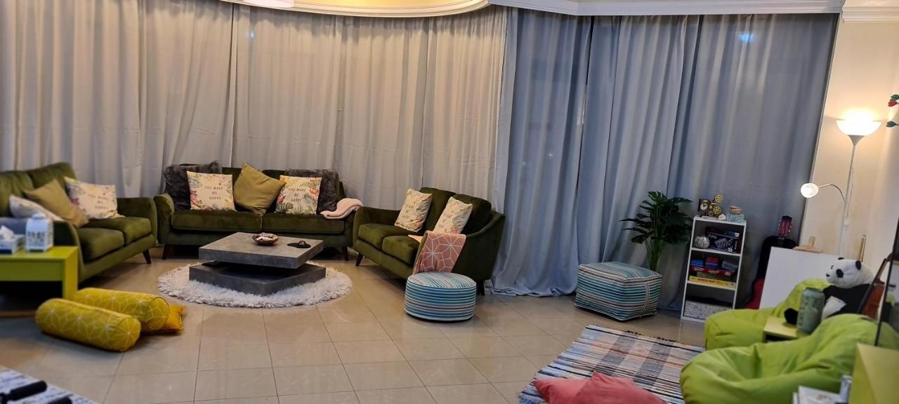 Green Sky Hostel Dubai Exterior photo