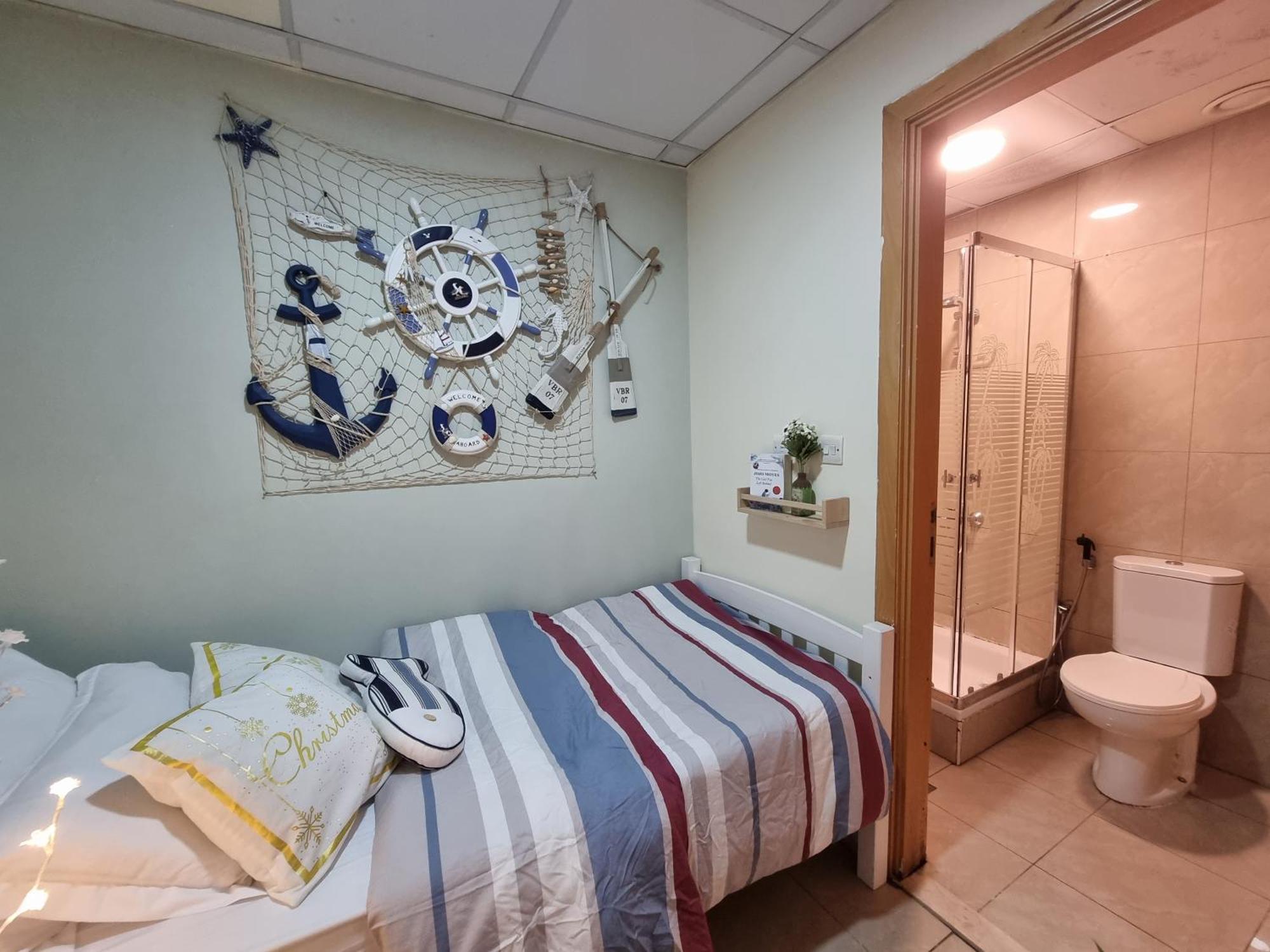 Green Sky Hostel Dubai Room photo